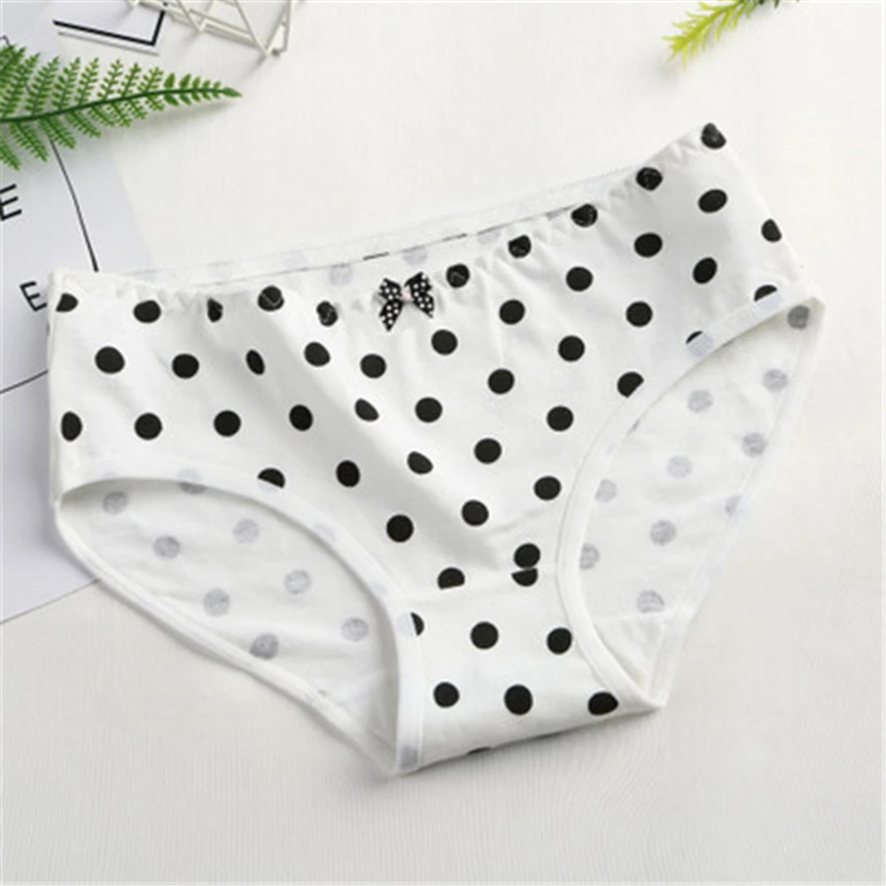 Ladies underwear cotton waist size girl briefs student cotton fabric black and white department T666