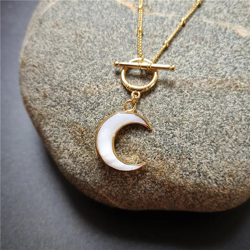 FUWO Wholesale Crescent Neckace,Natural Shell With 17Inches Golden Satellite Chains Jewelry For Women Can Choose 5Pcs/Lot NC519