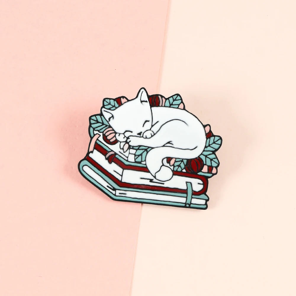 White Cat Book Enamel Badges Sleeping Kitty Lapel Pins Cute Cartoon Animal Brooches For Kids Women Jewelry Pins Drop Shipping