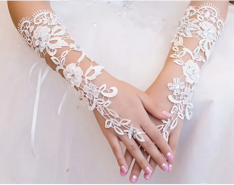 New Arrival Ivory Bride gloves Lace Appliques Beaded Cheap  Fingerless lace gloves Sexy Wedding accessories Novia Bridal gloves