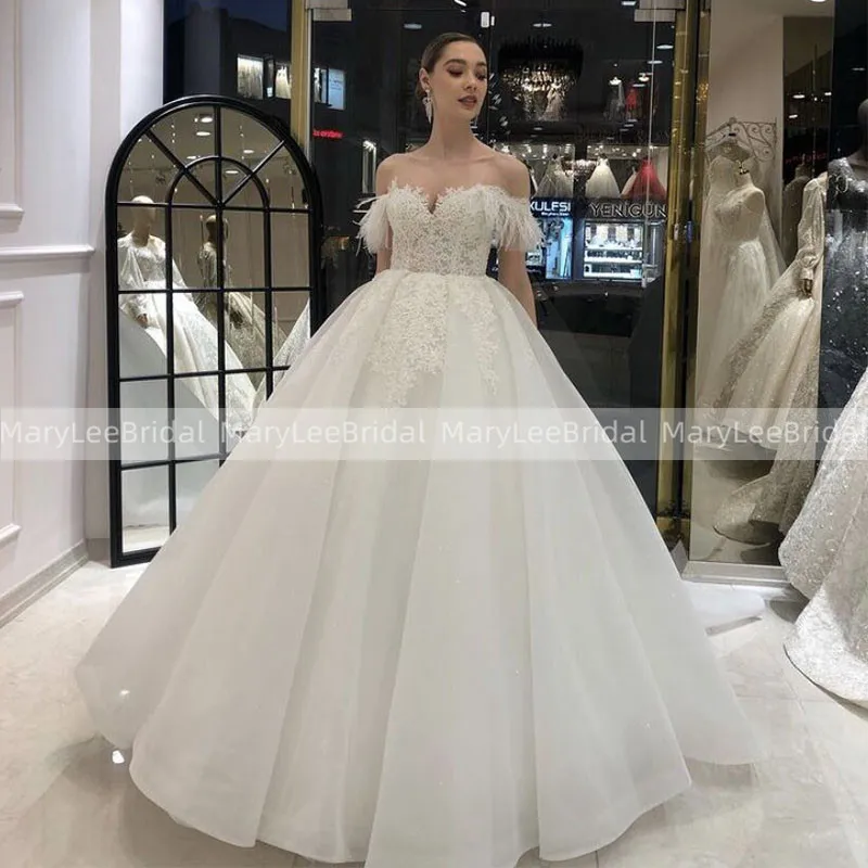 Princess Off Shoulder Ball Gown Wedding Dress With Ostrich Feather 2021 Sweetheart Neck Appliqued Organza Satin Bridal Dresses