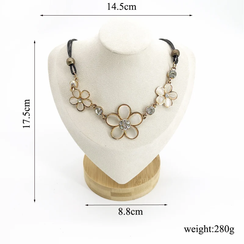 High Quality Show 3 Options Model Wooden Beige Velvet Jewlery Display Necklaces Bust Pendants Stand Choker Holder Jewlery Rack