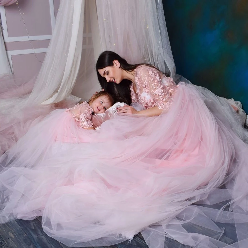 Pretty Pink Tulle Flowers Mother And Daughter Dress Sexy See Thru V Neck 3D Floral Mom And Girl Party Gowns To Photo Shoot Plus