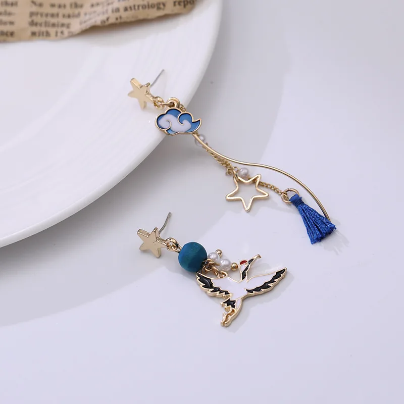 Chinesischer Stil Faltfächer-Design Kranich-Wolken-Hängeohrringe für Frauen Hohle Asymmetrische Tropfenohrringe Nationale Schmuckstücke – Detail 15