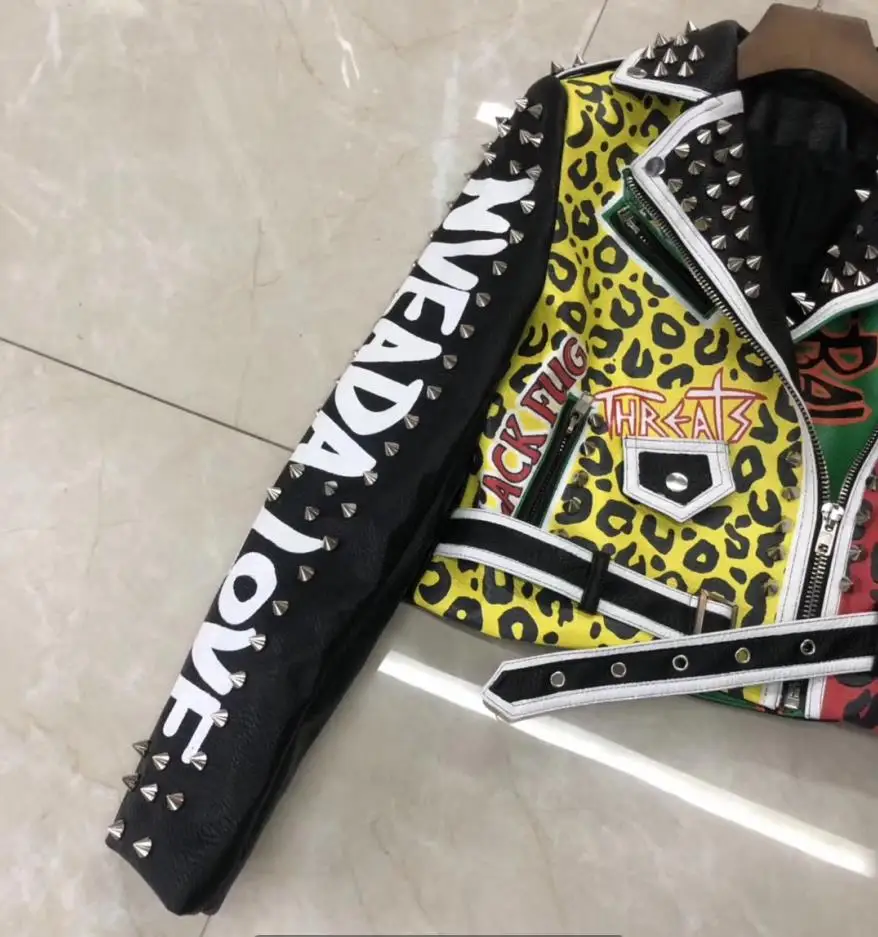 Rivetto perline cappotti in morbida pelle pu donna cartoon Graffiti giacca in pelle Punk Rock giacche ritagliate capispalla in ecopelle F2193