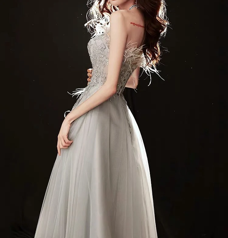 2024 Light Blue Gray Bridesmaid Dresses Elegant Strapless Feather Bandage A-Line Luxury Beaded Long Wedding Party Prom Gowns New