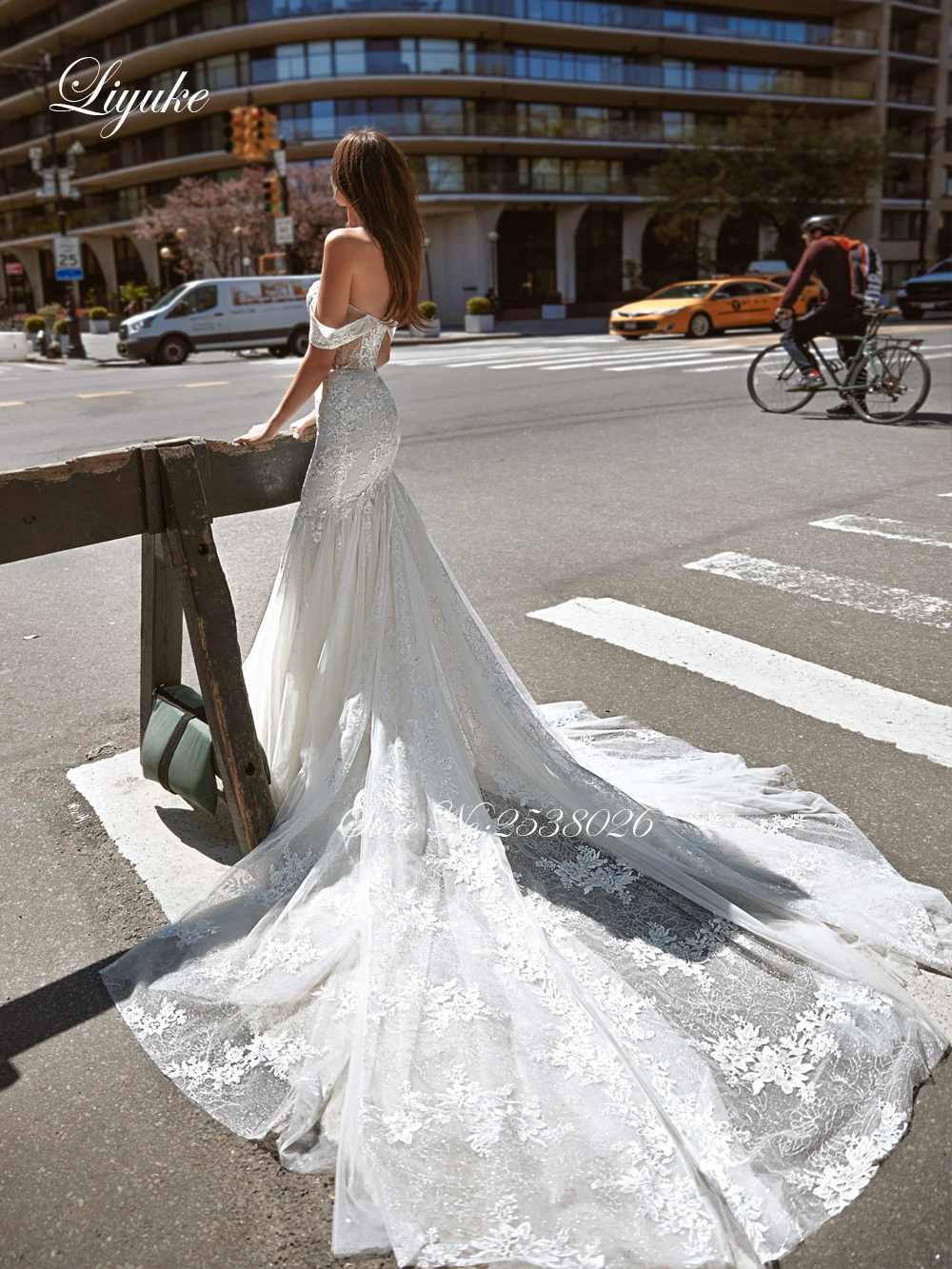 Liyuke-vestido de novia de sirena de lujo, con perlas, escote en forma de corazón, hombros descubiertos, cola de ilusión