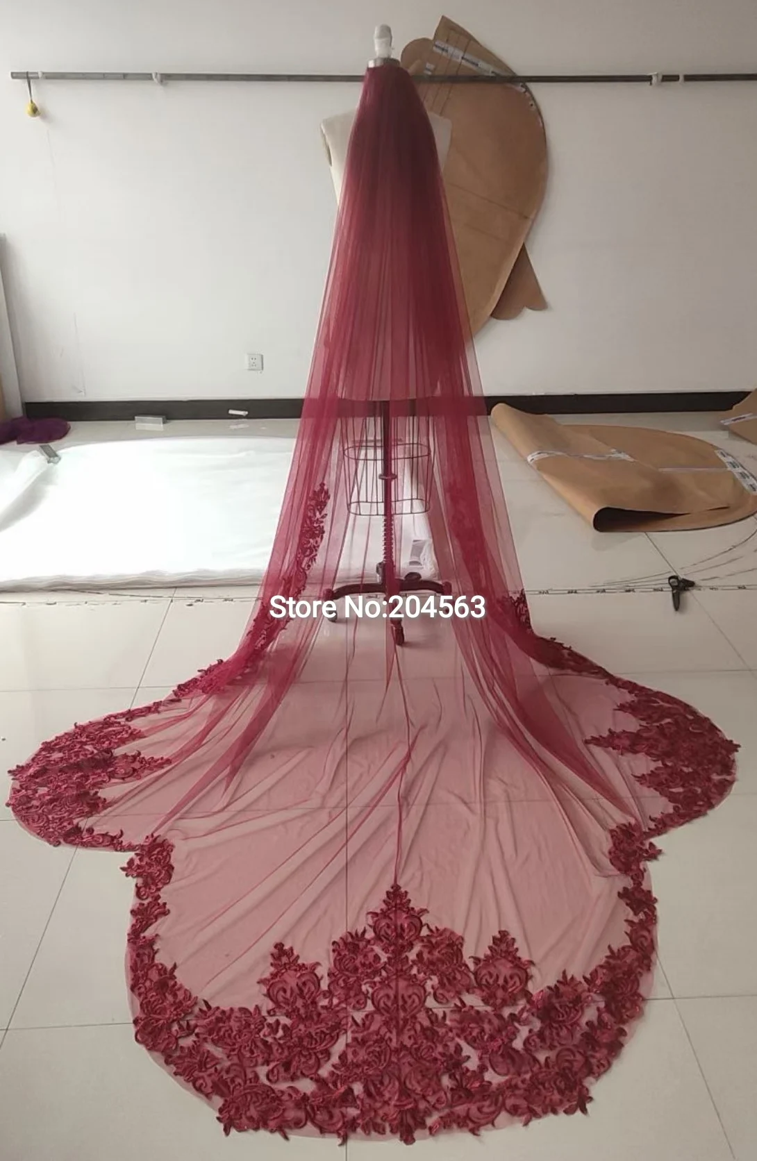 New Arrive One-Layer Long Red Wedding Veils Unique Design Lace Edge Veil for Bride with Comb