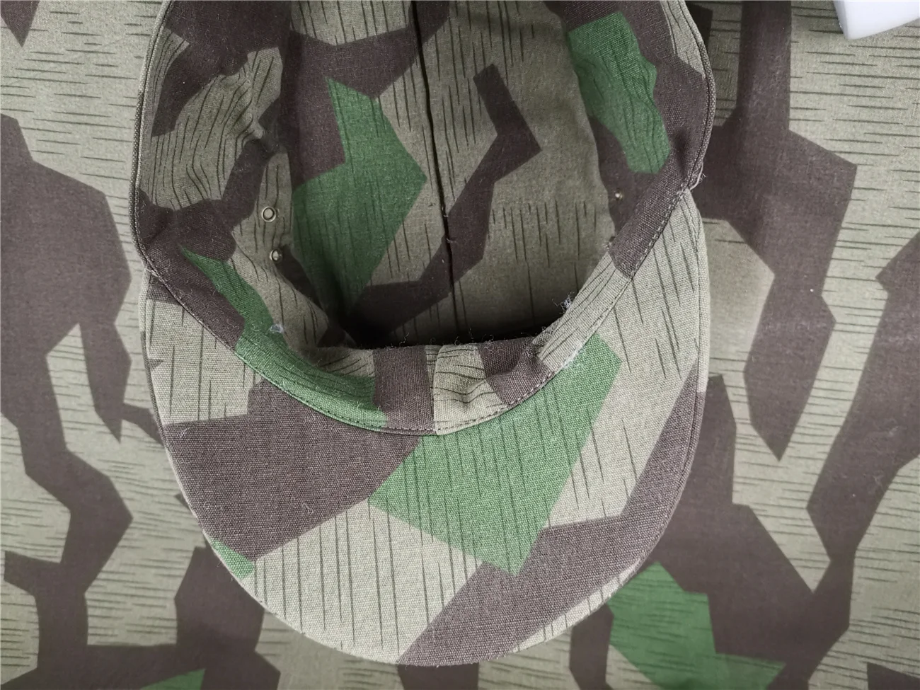 WW2 E.M.D German .M43 hat . Camouflage WH