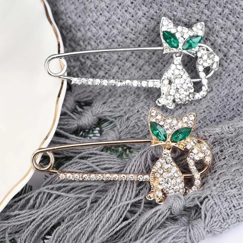 Fashion Brooches for Women Animal Cat Brooch Green Eye Crystal Cat Brooches Pin Jewelry Rhinestone Bride Wedding Gift Luxury