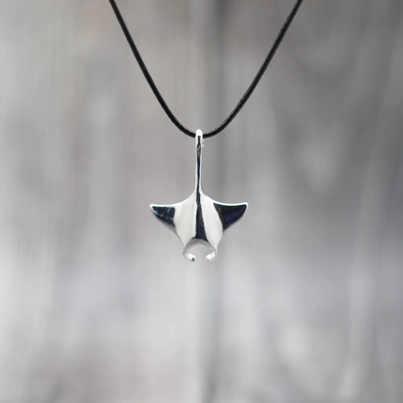 Fashion Marine Life Manta Ray Necklace For Men Minimalist Long Black Rope Collar Ocean Love Jewelry Summer Beach Surfing Colar