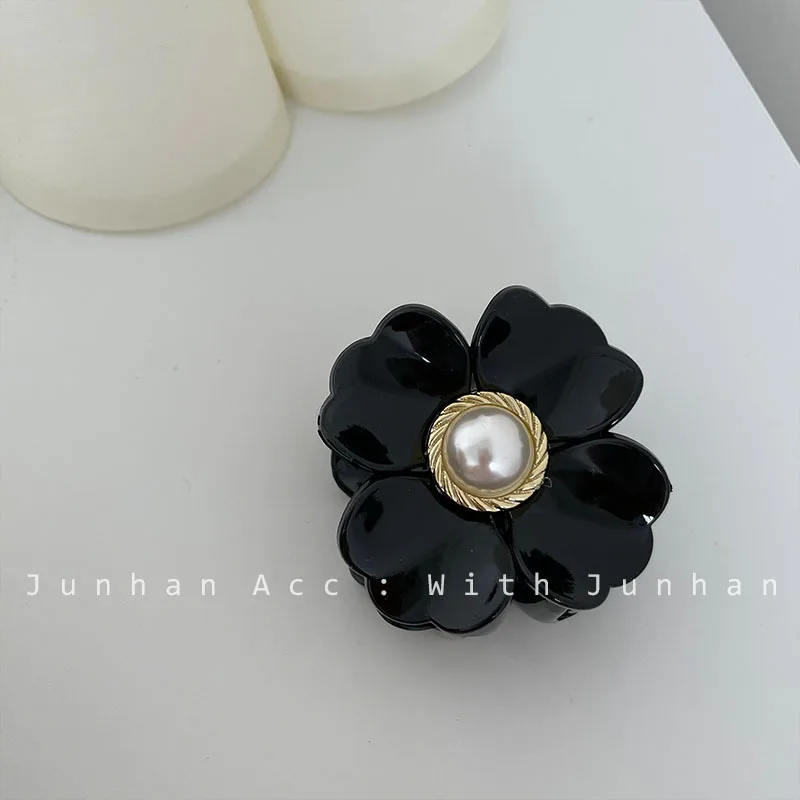 Koreaanse Ins Stijl Schattige Kleine Bloem Haar Klauw Klemmen Melk Thee Wit Zwart Pearl Hair Clips Voor Vrouwen Haarspeld Haar accessoires