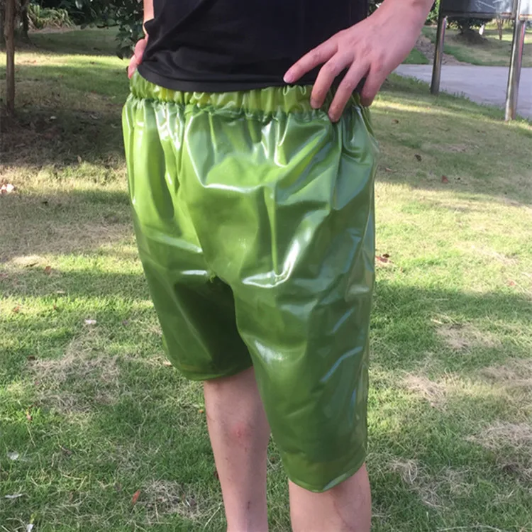 Pantaloncini uomo in PVC verde impermeabili