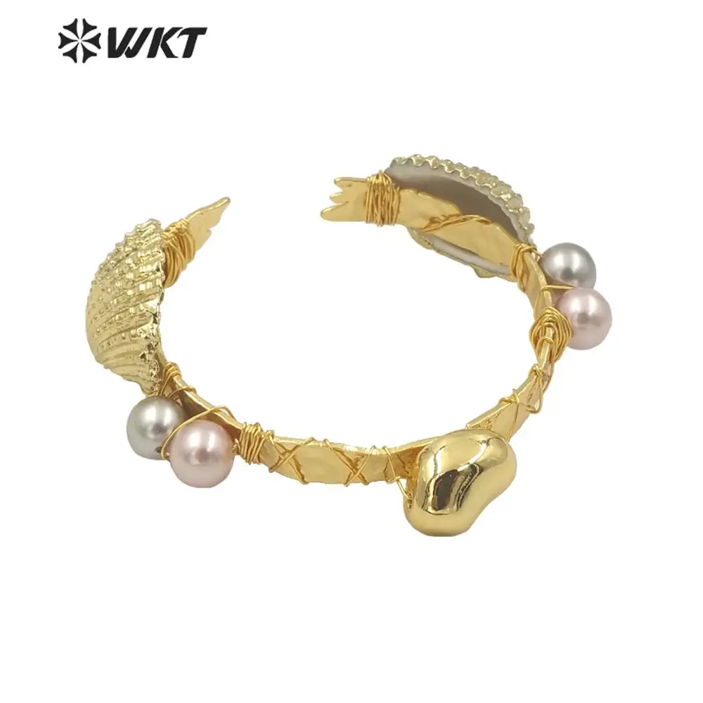 MPB026 Luxury Scallop Shell Women Bangle Freshater Pearl Charm Handmade Wire Wrapped Amazing Shell Bangle In Full Gold Plated