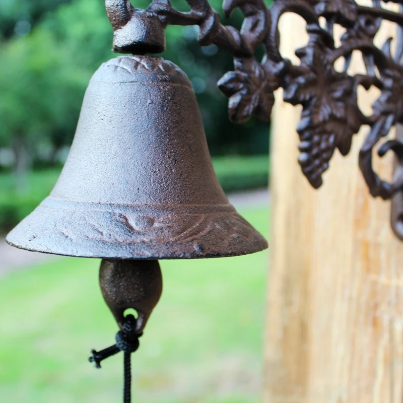 Cast Iron Wall Mounted Hand Cranking Bell Europeam Vintage Handmade Garden Decor Rustic Iron Welcome Door Bell room decoration