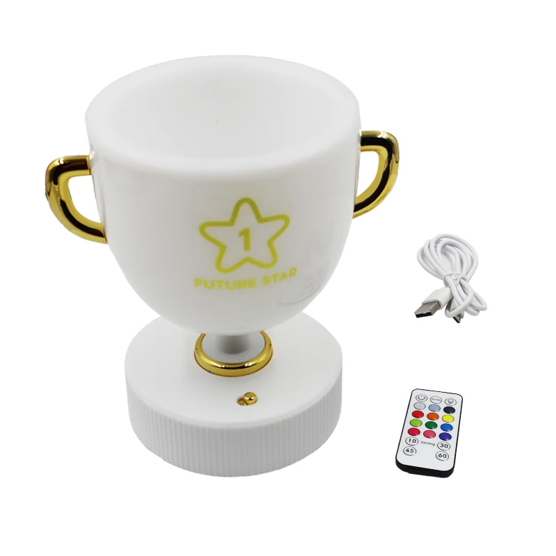 Trophy ไฟกลางคืน LED ผู้ถือปากกาโคมไฟตั้งโต๊ะ Creative USB รีโมทคอนโทรลที่มีสีสันบรรยากาศเดสก์ท็อป Creative Trophy Light