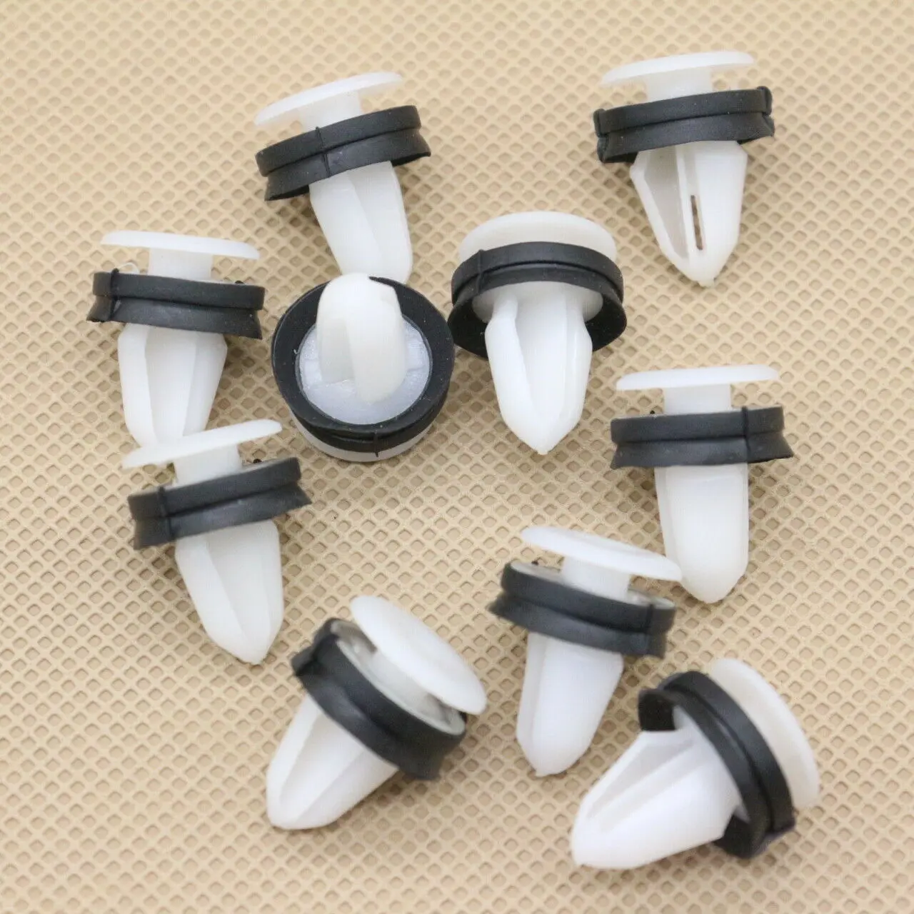 20pcs Trim Panel Clips with Seals Mountings Fastener Screws for Land Rover Ford LR013135 W714231-S300