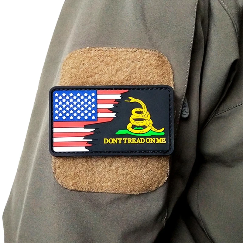 미국 국기 나를 밟지 마십시오 PVC 고무 고품질 배지 뱀 후크 및 루프 천 스티커 3D 어깨 엠블럼 아플리케