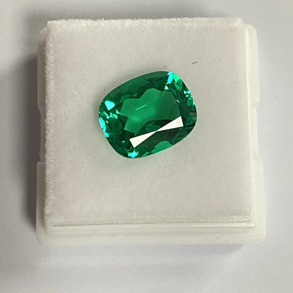 Meisidian Lengthen Cushion 9x11mm 3.8 Karat Hydrothermal  Columbian Green Emerald Stone