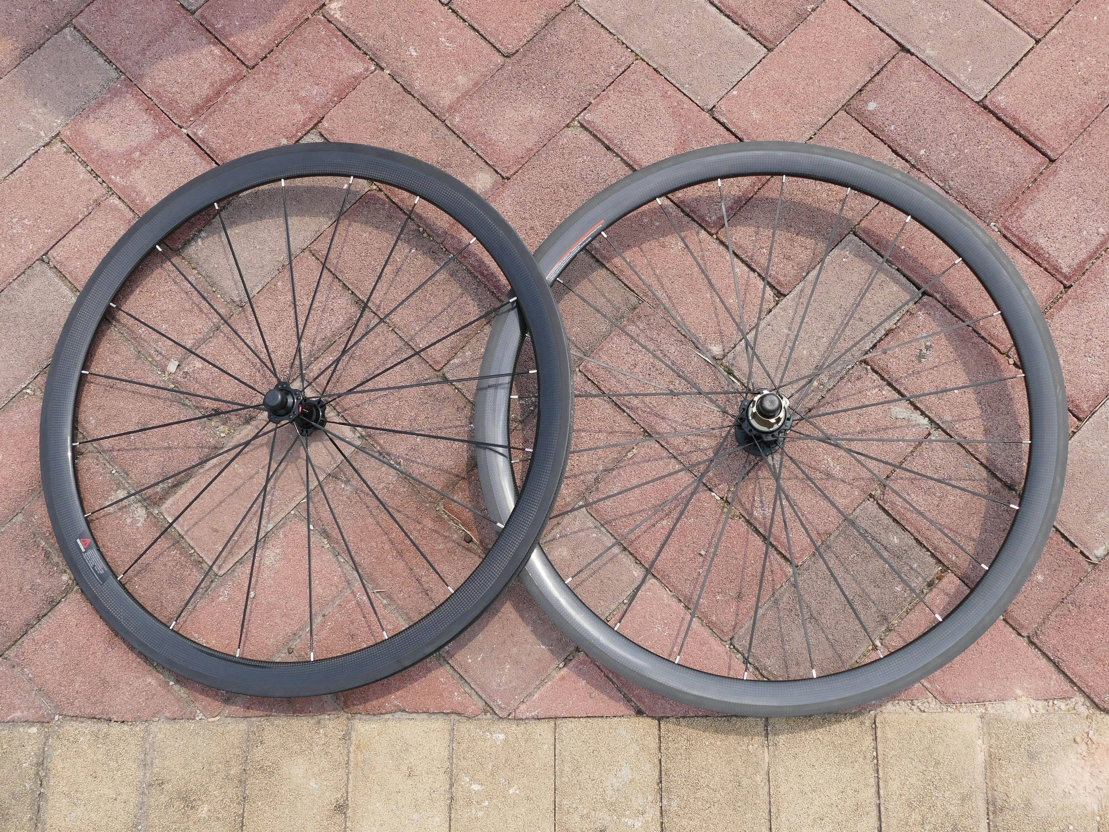 1 Pair : 3K UD Full Carbon Fiber Matt Glossy Road Bike Tubular Wheelset 38mm - 25mm Width Rim Bicycle Wheelset Basalt Brake Side