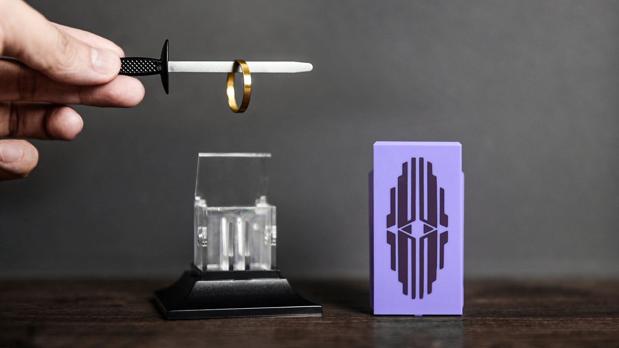 اختراق السيف/السيف من خلال الخدع السحرية الدائري ، المرحلة ، المؤدي عن قرب ، الملحقات السحرية ، الدعائم ، التحايل ، ألعاب كلاسيكية الوهم