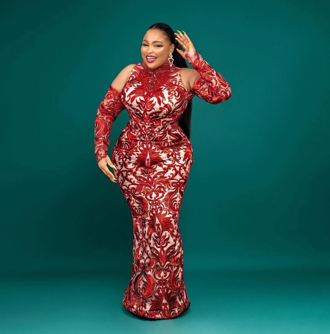 Unikalna konstrukcja Suknie wieczorowe Koronkowe aplikacje Z długim rękawem Party Wear Sukienka na studniówkę Suknia wizytowa z odpinanym trenem