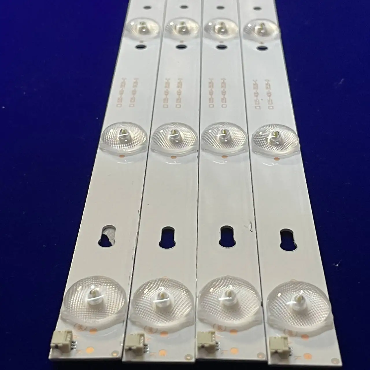 Lampu latar LED strip 10 lampu untuk SUPRA lelele40f16 0D40D10-ZC14F-02 strip 303TT400035