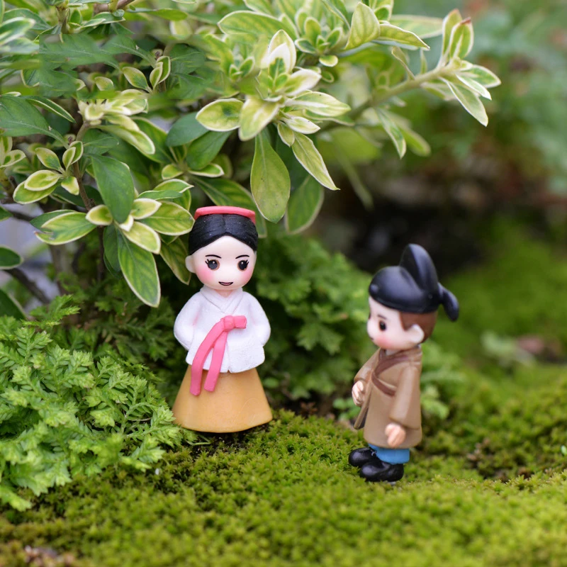 4 pcs set Moss Micro-landscape Ornaments  Couples DIY Assembly Small Ornaments Horticultural Decorative Plant