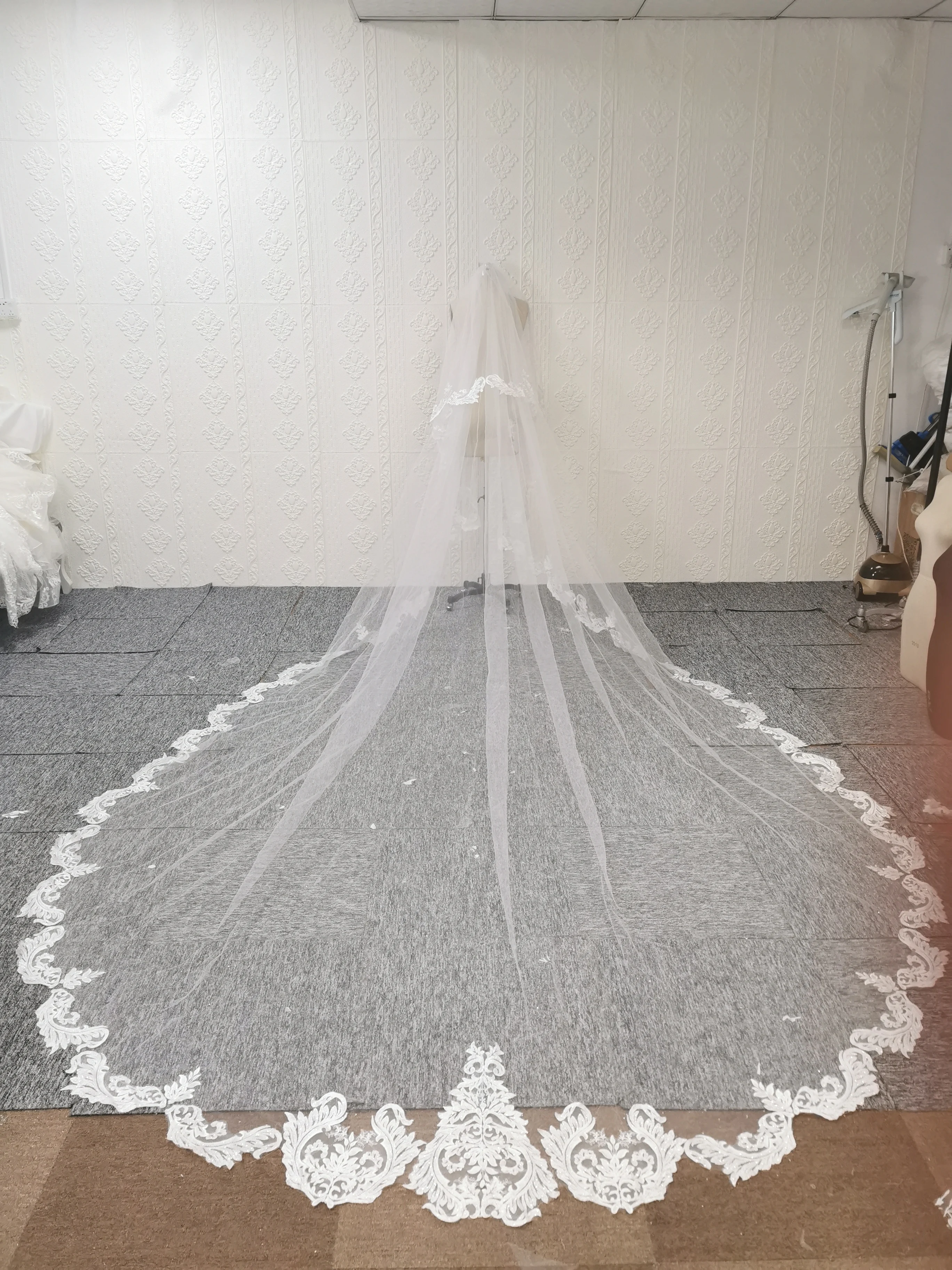 

Custom style 4m two layers lace bridal veil weding dreses veil with lace around train