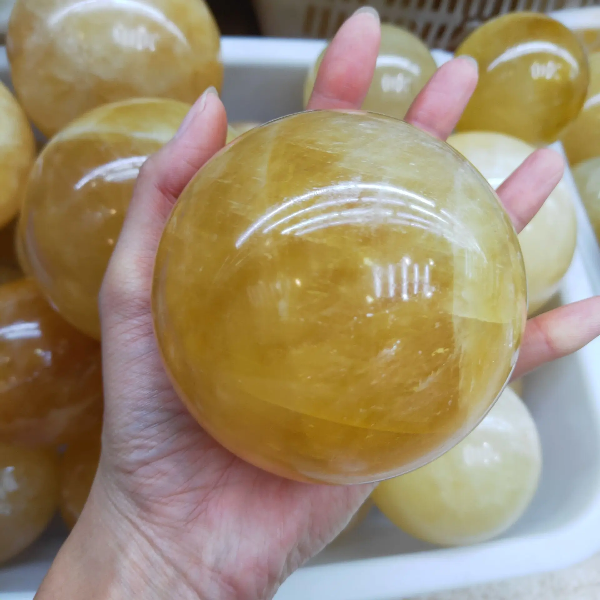 

1pcs 300-800g Natural polished calcite sphere iceland spar ball Honey Calcite Sphere For Feng Shui