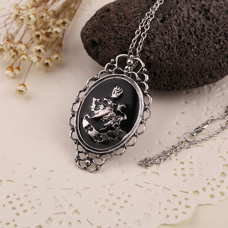 Hot Vampire Movie Jewelry Necklace The Twilight Alice Rosalie Cullen Family Charms Sweater Chain Pendant For Women Choker Decor