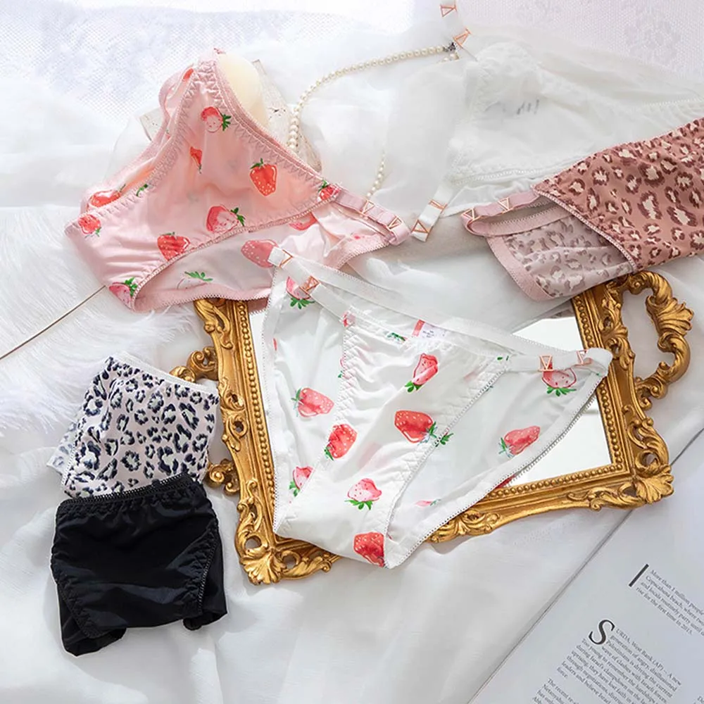 Cinturón fino con hebilla de Metal para mujer, bragas de seda de hielo sin costuras, ropa interior Sexy con estampado de leopardo y fresa, ropa