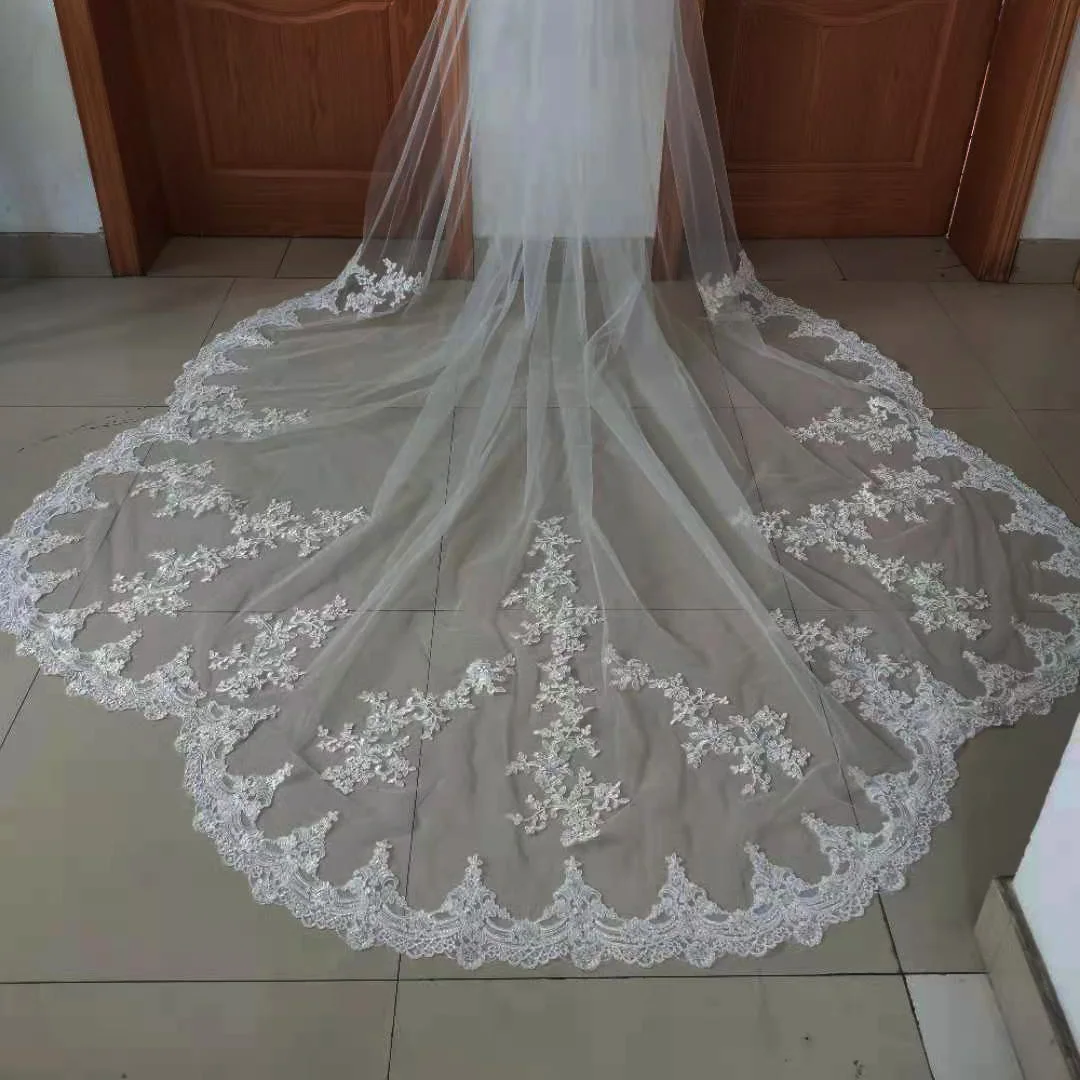 Neue Heiße Weiß/Elfenbein Schöne Kathedrale Länge Spitze Rand Hochzeit Schleier Mit Kamm Lange Braut Schleier Mariage plus größe