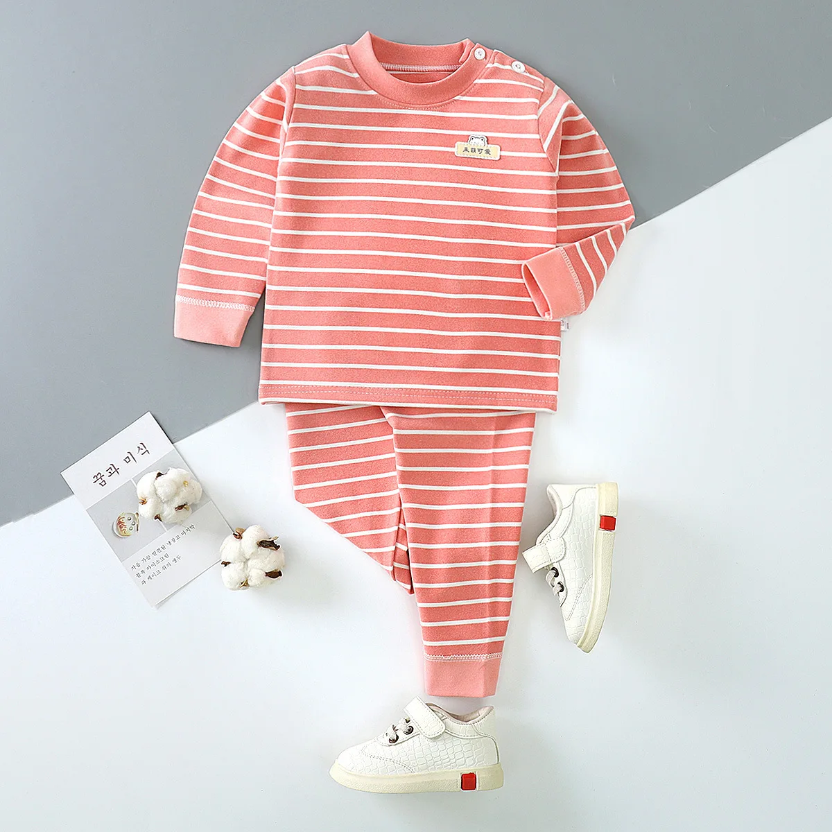 Conjunto de pijama a rayas para niños y niñas, camiseta de manga larga con cuello redondo y pantalones, ropa de dormir cálida para otoño, novedad de