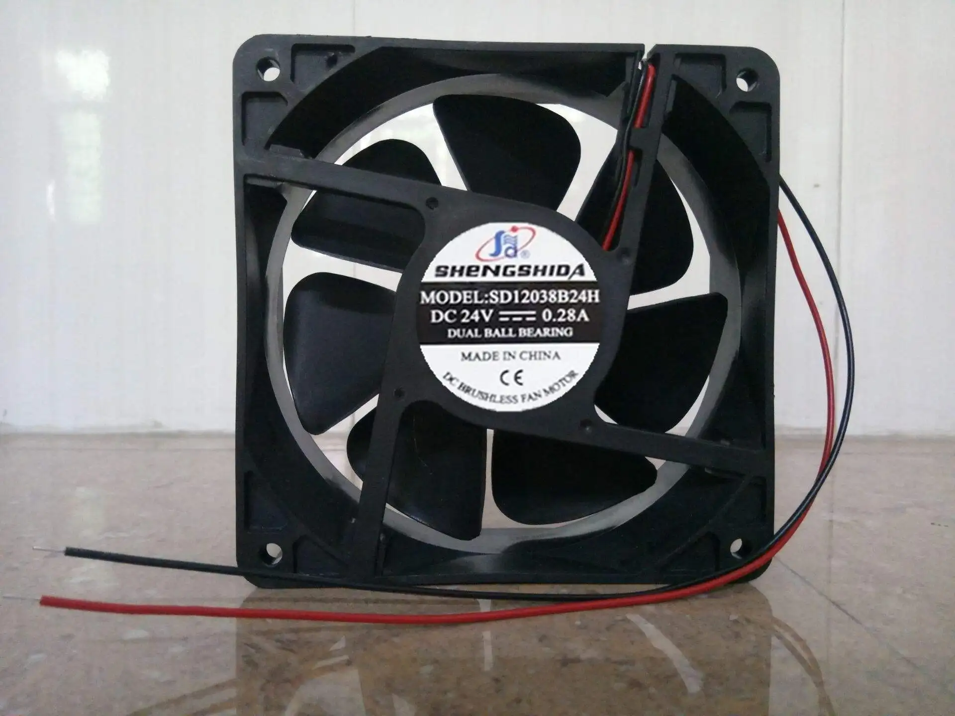 

SHENGSHIDA SD12038B24H DC 24V 0.28A 120x120x38mm 2-Wire Server Cooling Fan