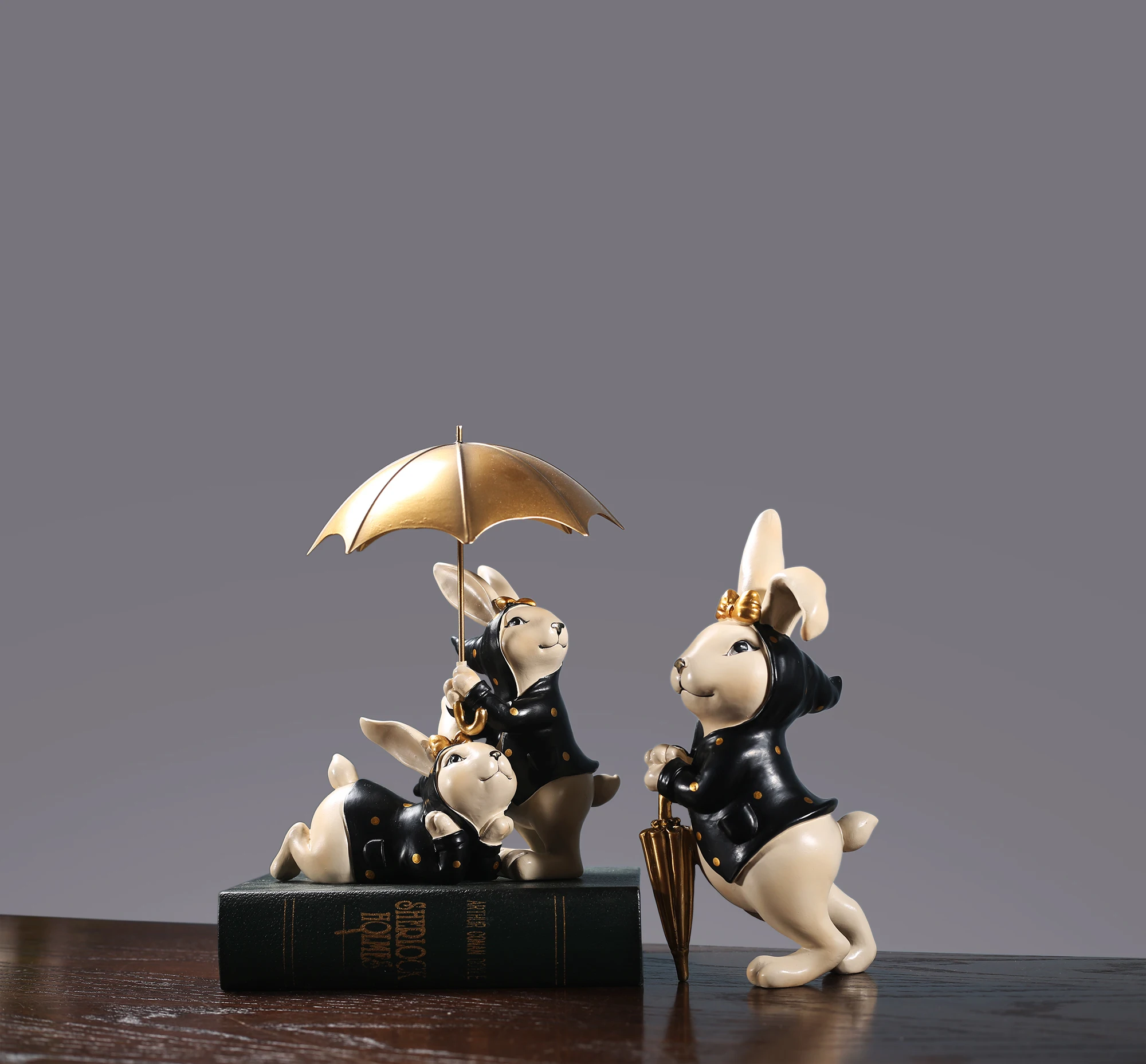 Nordic Umbrella Bunny Resin Statue Adornments Home Livingroom Desktop Figurines Crafts Store Coffee Table Ornaments Decoration