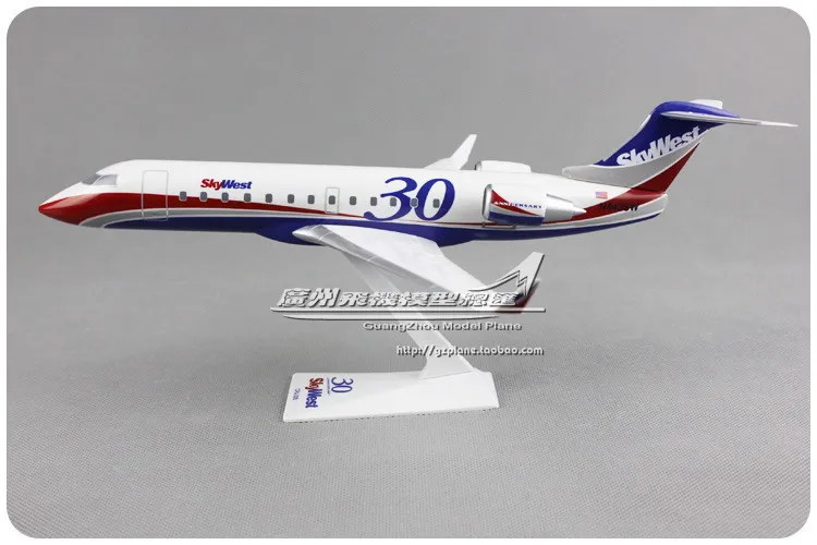 28CM American SkyWest Airlines 30Th CRJ-200 N443SW 1:100 Plastic Assembled Plane Model American Airlines Aircraft Model