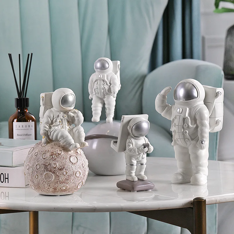 Europe Space Man Figure Astronaut Figurines Modern Creative Phone Holder Cosmonaut Statue Sculpture Home Decoration Accessories