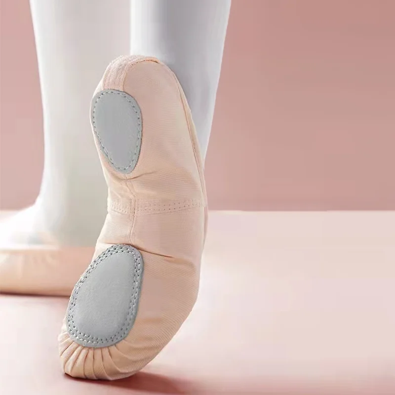 Zapatos de baile de Ballet y Yoga de suela suave de lona Beige para niños y adultos, práctica de profesores, rendimiento, cordones elásticos, punta de garra de gato, venta al por mayor