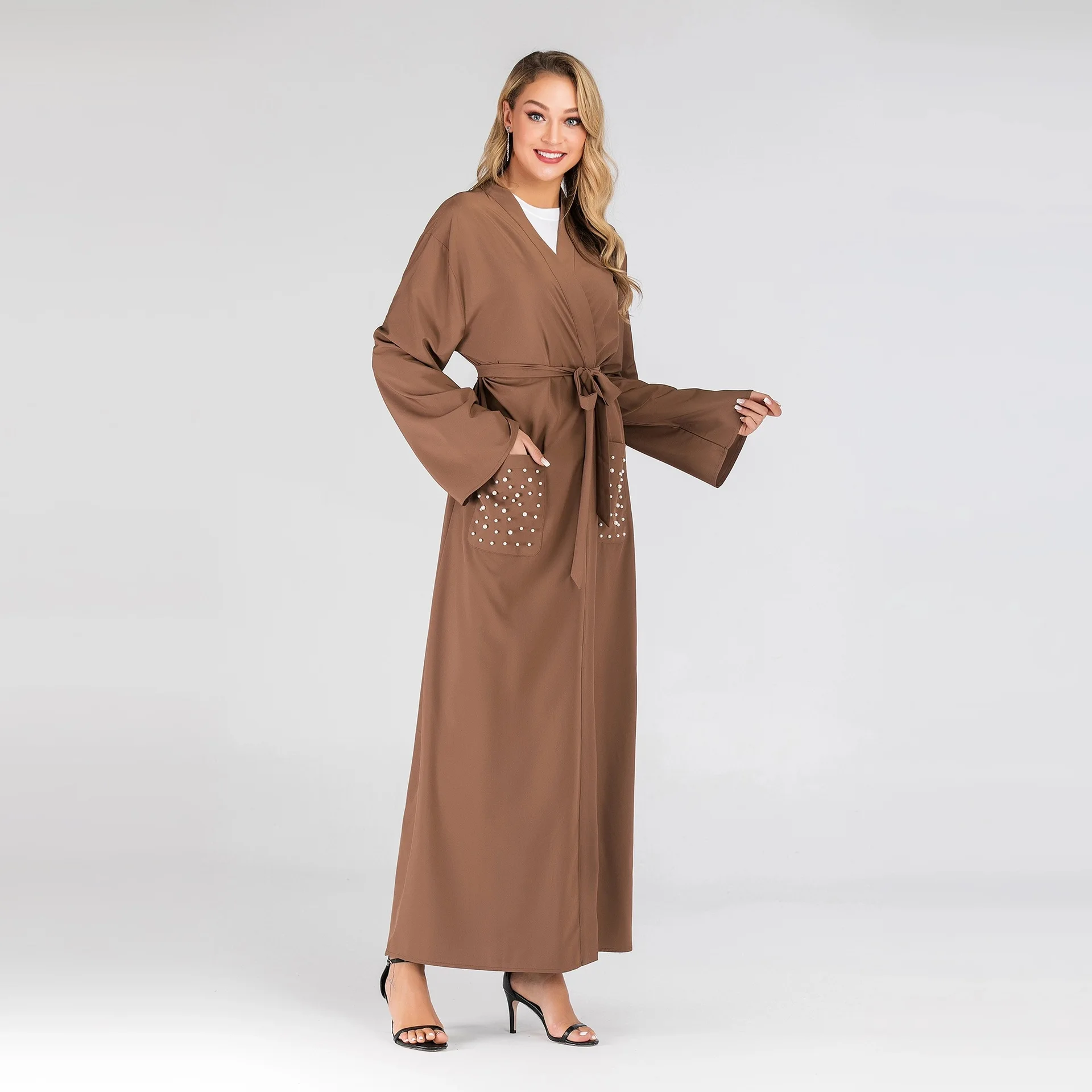 Dubai Muslim abaya modern dignified and fashionable Islamic clothing robe with pearl pockets on the chest dress