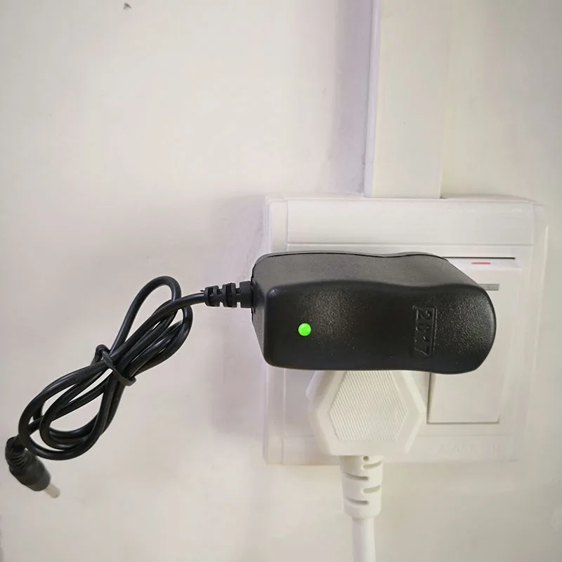 Zasilacz AC do DC 4.2V 0.5A 500ma 3.7V 18650 akumulator latarka reflektor zasilanie 3.5mm x 1.35mm wtyczka ładowarka