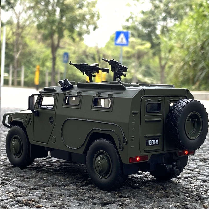 1:32 SPM-2 Russian Tiger Modified Alloy Armored Car Model Simulation Diecasts Military Explosion Proof Car Model Kids Toys Gift