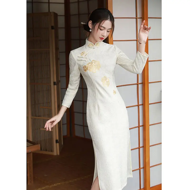 Improved Cheongsam 2021 New Beige Embroidery Elegant Young Women Autumn Winter Retro Daily Qipao Party Dress