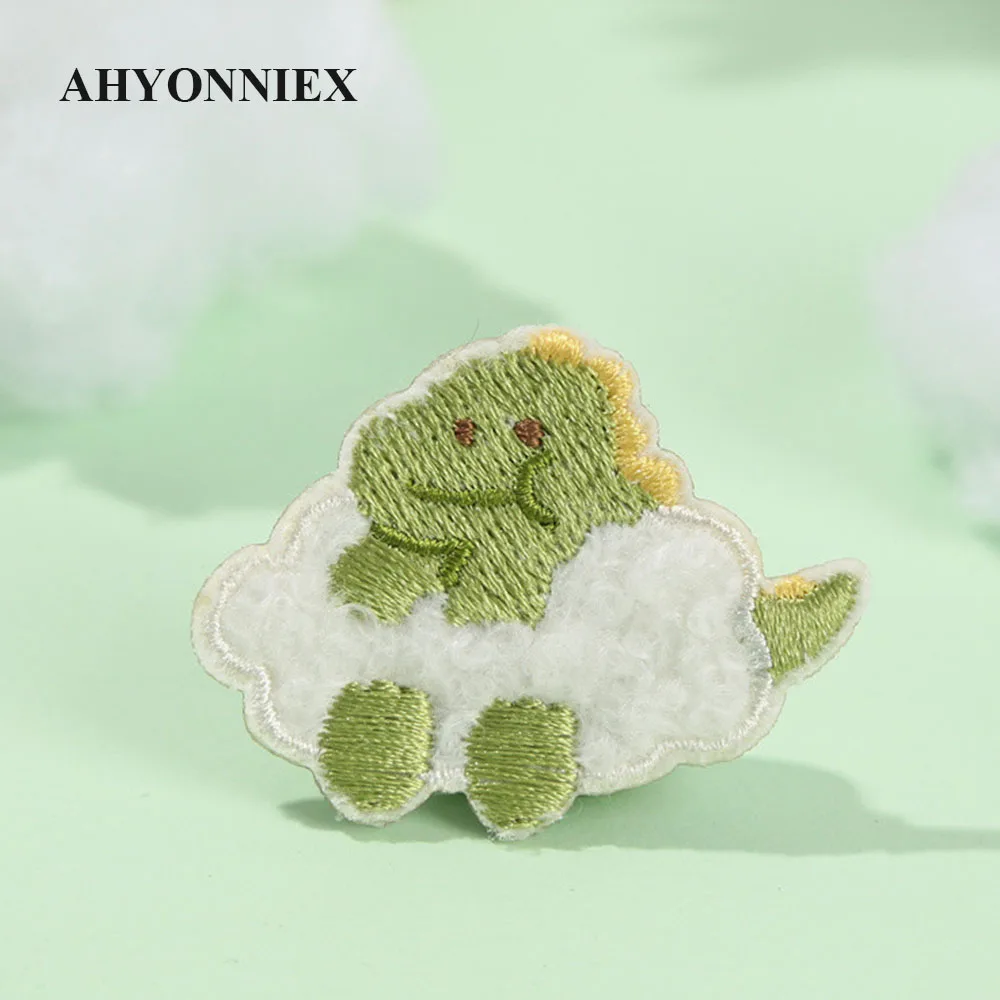 Ahyonniex Harige Cloud Beer Olifant Borduurwerk Patches Voor Tas Jeans Ijzer Op Patches Dinosaurus Voor Kleding Kleine Diy Patch Leuke