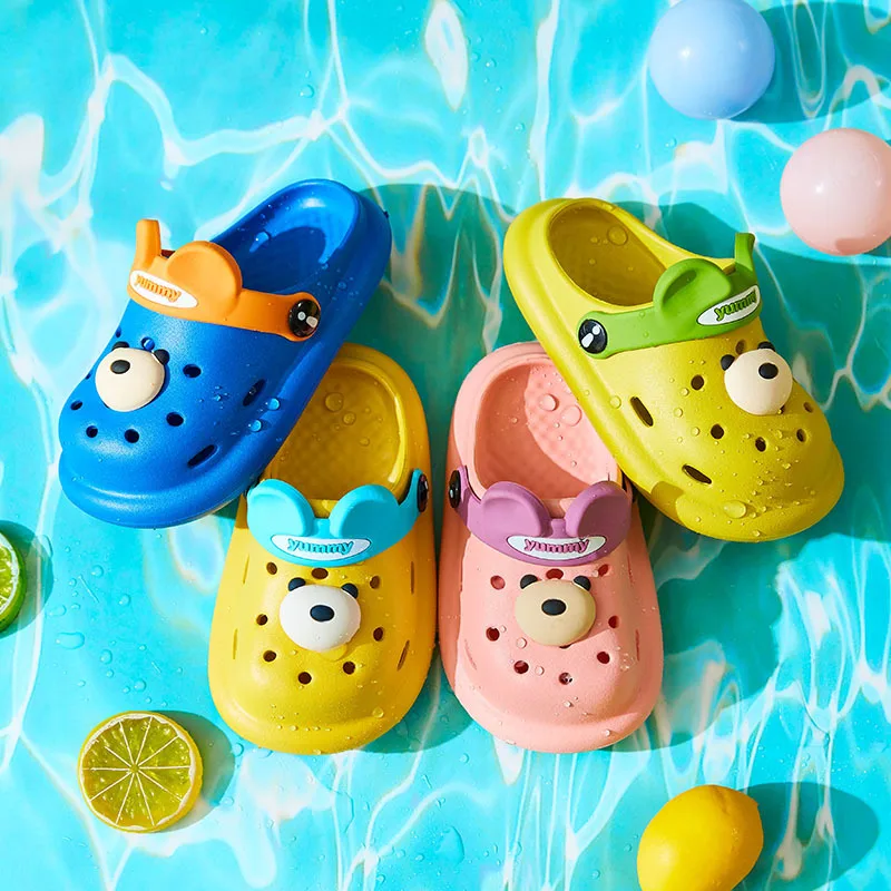 Boys Girls Bedroom Slipper Summer New House Children Bath Slippers Cartoon Bear Hollow Breathable Holes Kids Heel Slides Indoor