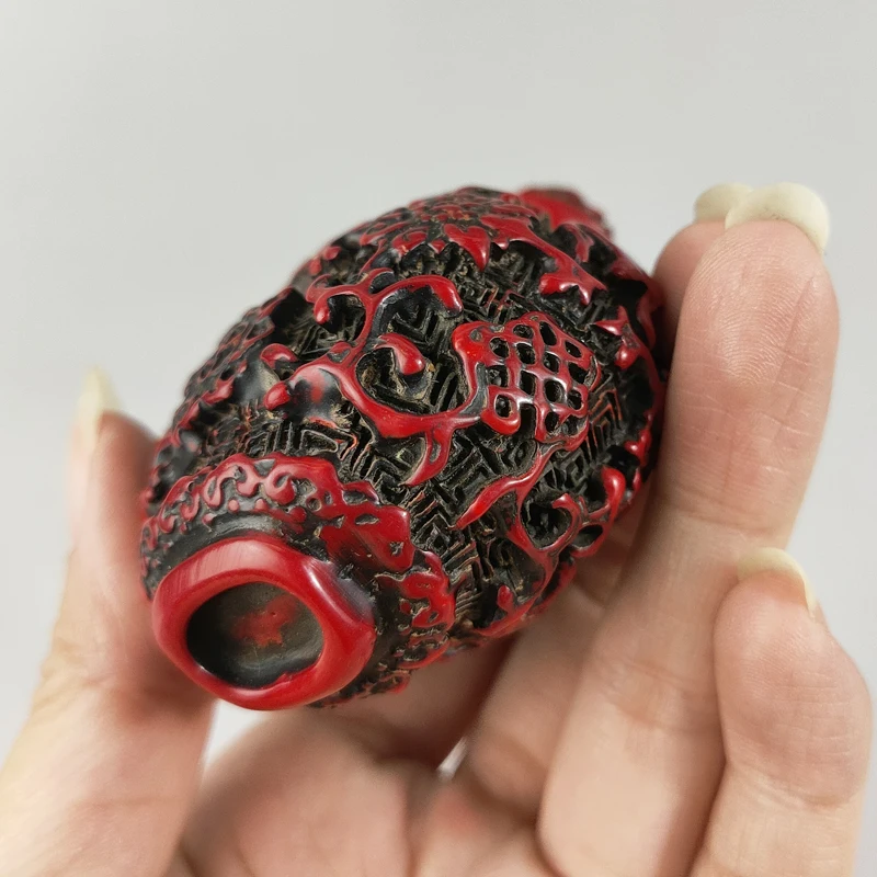 Exquisite Chinese Classical Traditional Craft Collection Home Decoration Gift Red Resin Fish Auspicious Pattern Snuff Bottle