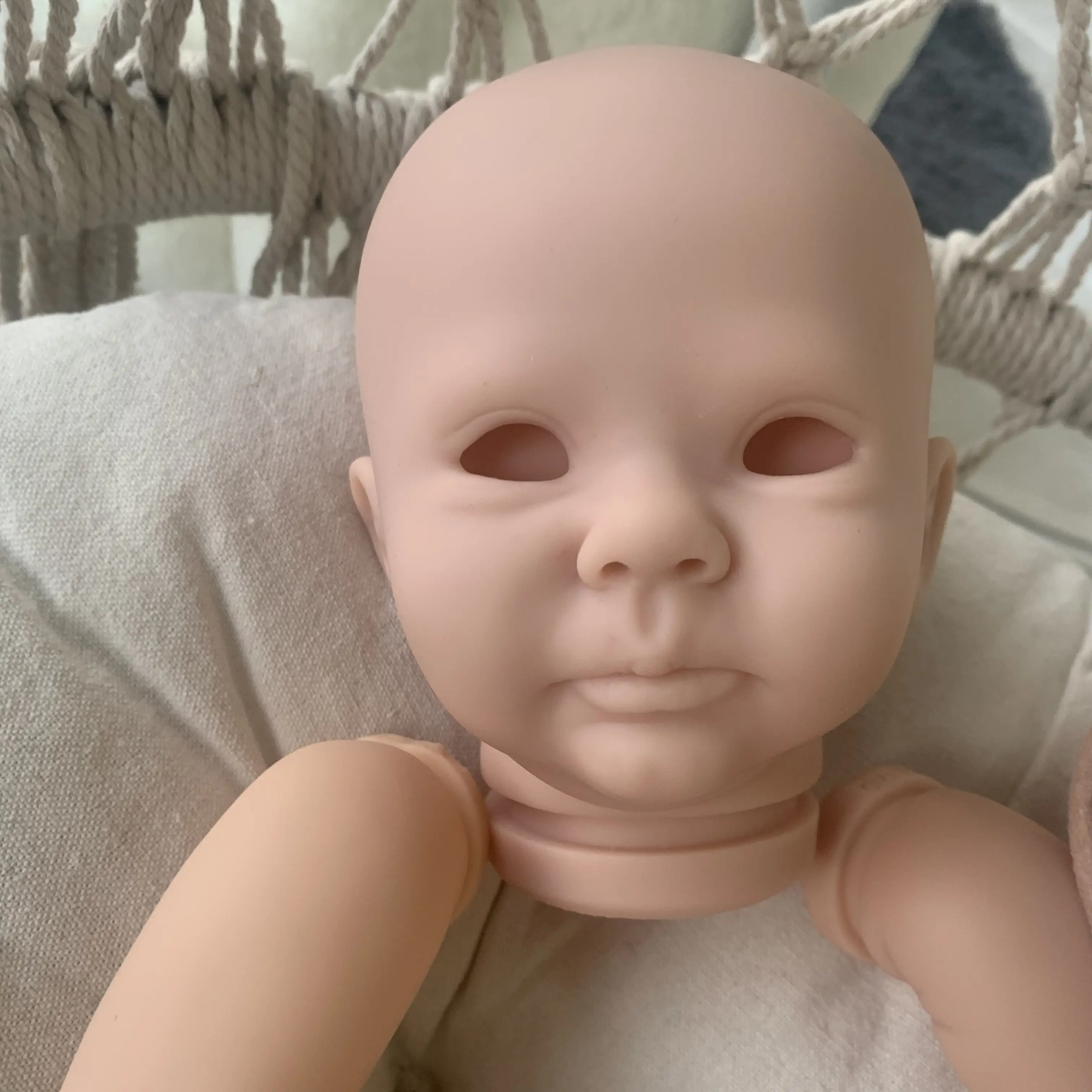 FBBD19inch Bebe Reborn Doll Kit Baylor Soft Viny Fresh Color Niedokończone części lalki z certyfikatem COA Reborn Baby Doll Head Prezent świąteczny