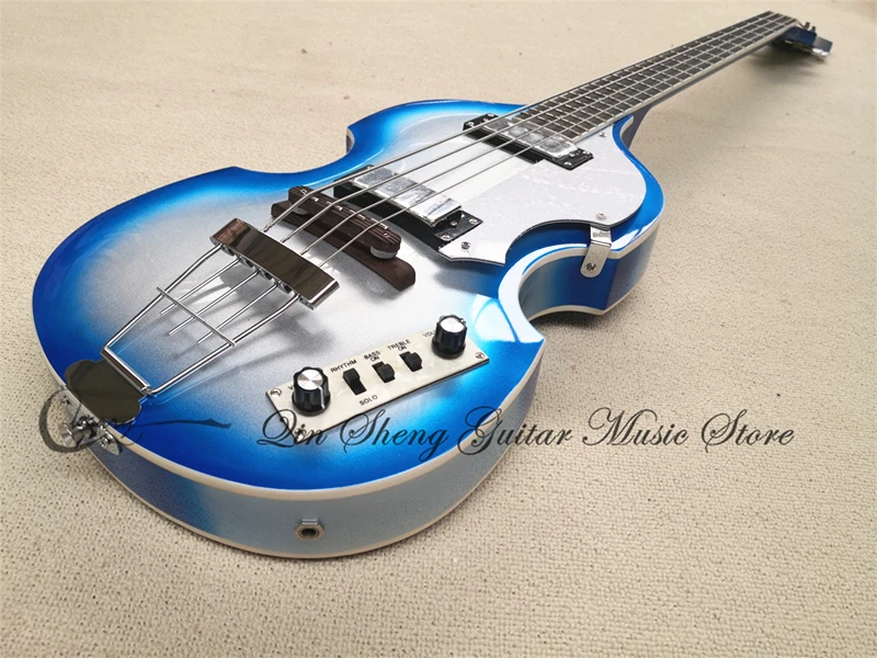 

Синий бас, 4-струнный бас, серебряный полуполый корпус, фиксированный мост, доска для звукоснимателя из белого жемчуга, настраиваемая