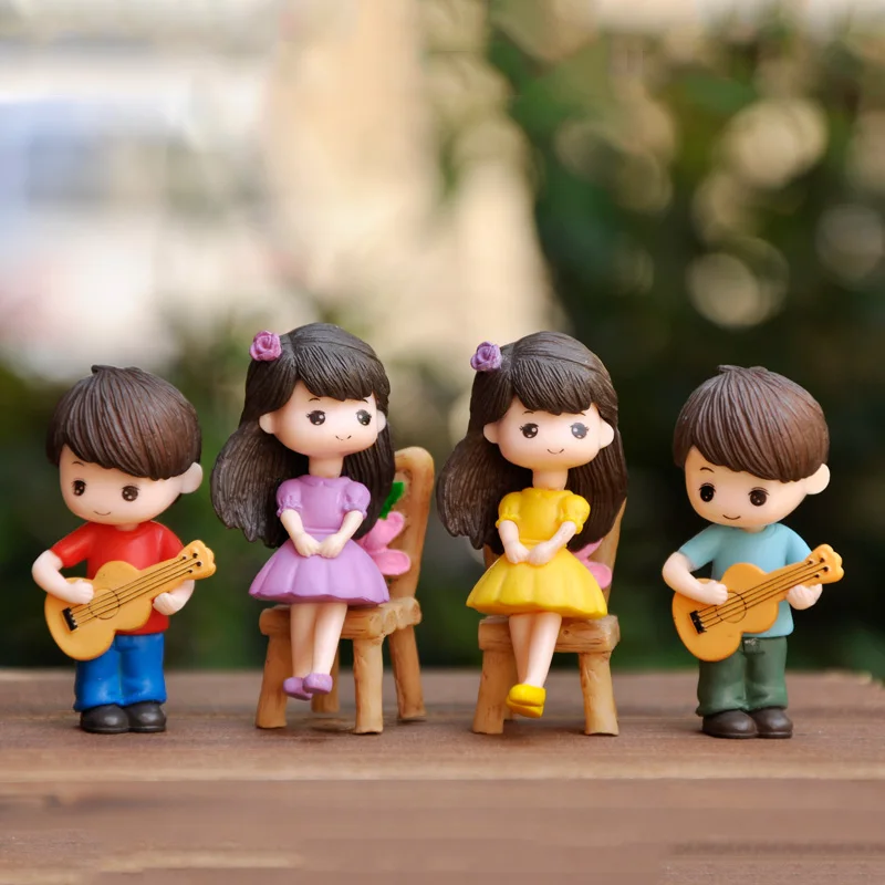 2 pcs Couple dolls posing playing guitar boy girl dating small dolls multi-plant potted cake decorations