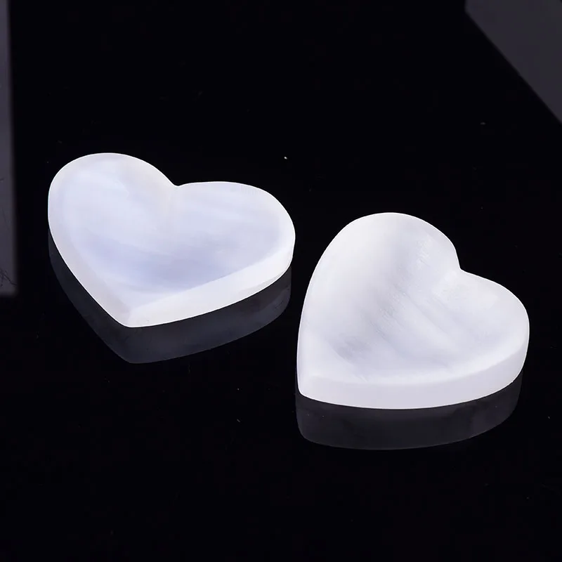 

1PC Natural White Love Selenite Plaster Ore Mineral Fete Sacrifice Healing Healthy Souvenir